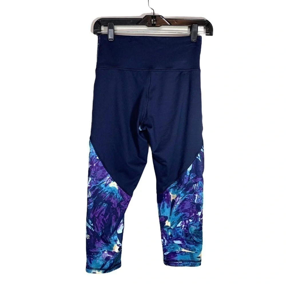 Champion Patterned Mid-Rise Mesh Capri Leggings S